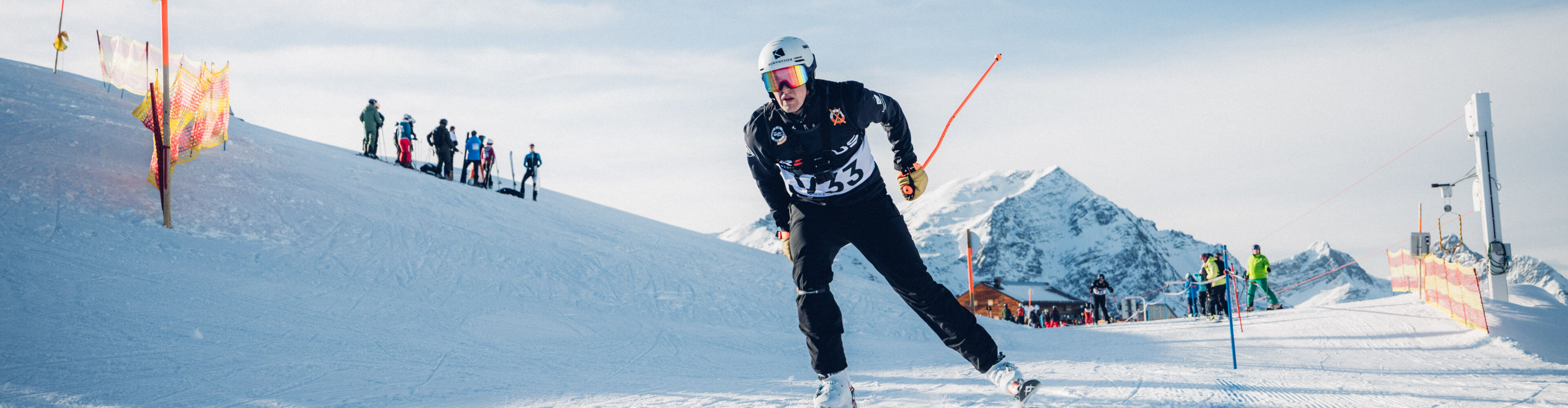 Rennteilnehmer auf der Skipiste bei der Weiße Ring - Das Rennen 2026